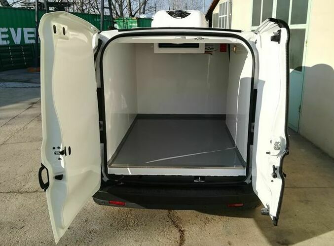 Рефрижератор электрический Huabon TR-200D, смонтированный на фургоне, вид изнутри
